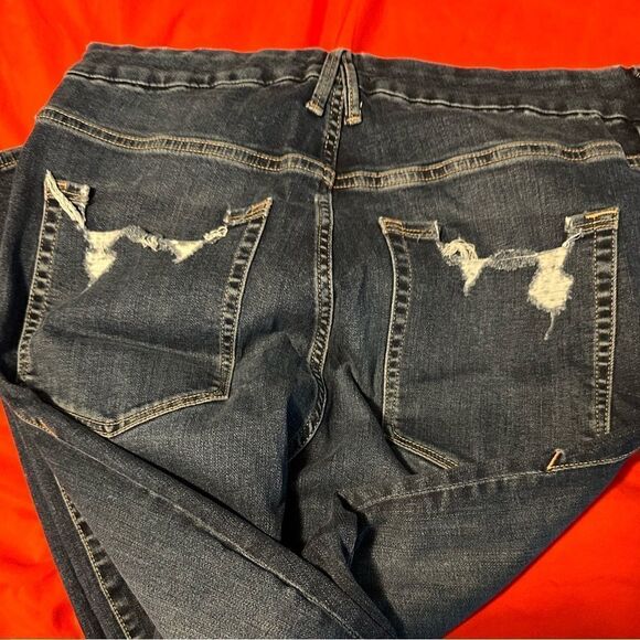 Good American EUC Good Leg Crop Jeans - Picture 2 of 4